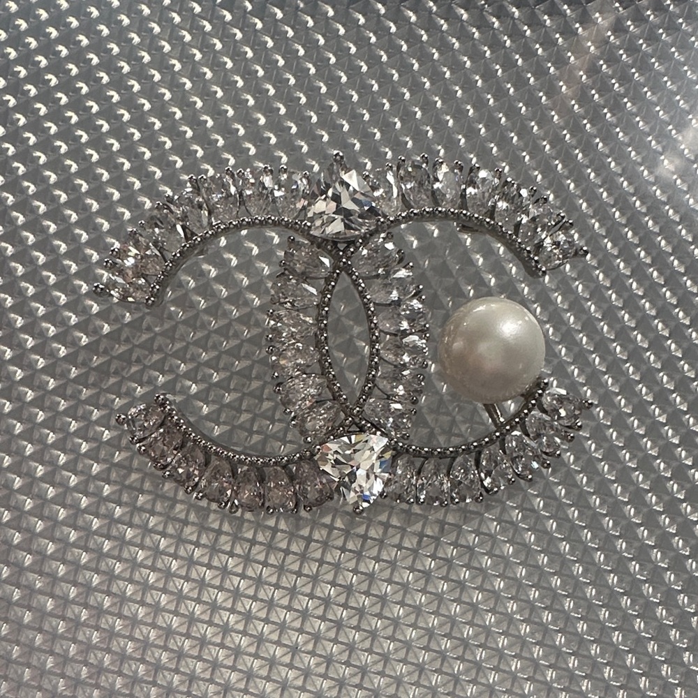 Elegant Silver and Pearl Brooch